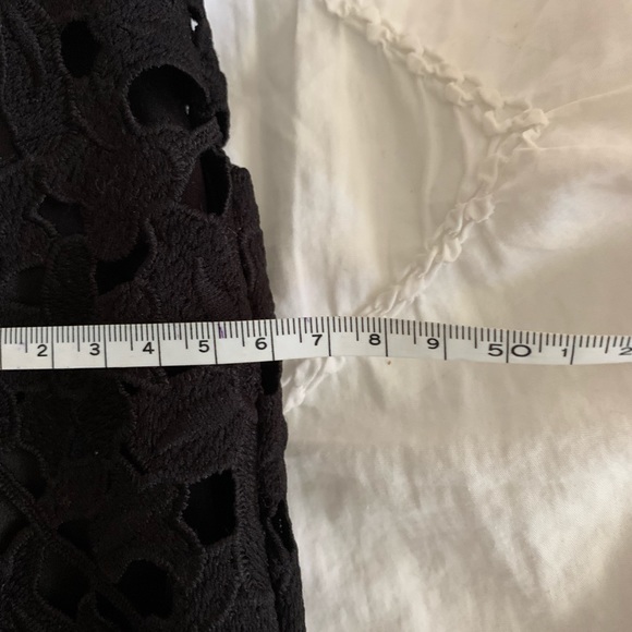 It is a nice black skirt - Picture 4 of 5